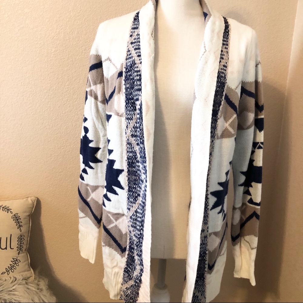 3/30 Charlotte Russe blue beige pattern cardigan